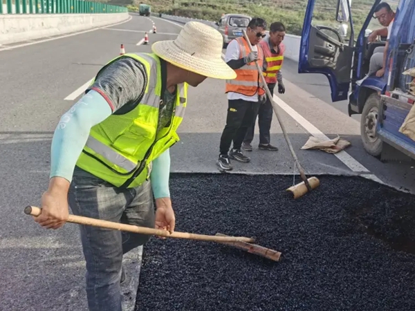 黄岩影响沥青道路修补价格的5大因素，咱们细说说。